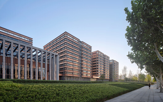 上海现代汽车服务产业集聚区尚鸿商务中心 / 致正建筑工作室 - 建筑图, 表皮