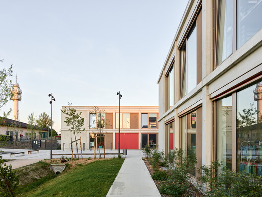 School Complex of the Olive Tree / GGR architectes - Image 7 of 30