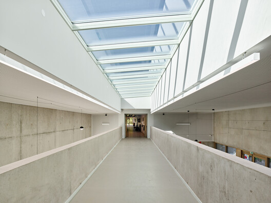 School Complex of the Olive Tree / GGR architectes - Image 20 of 30