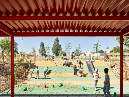 School Complex of the Olive Tree / GGR architectes - Image 11 of 30