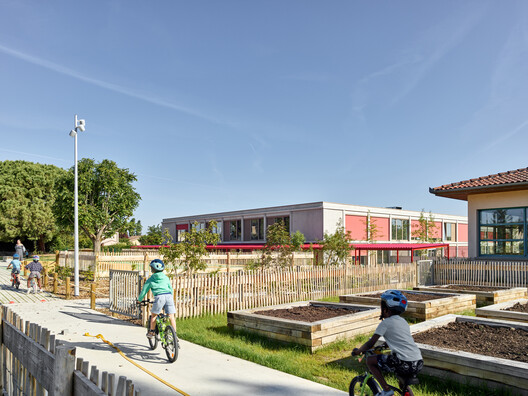 School Complex of the Olive Tree / GGR architectes - Exterior Photography