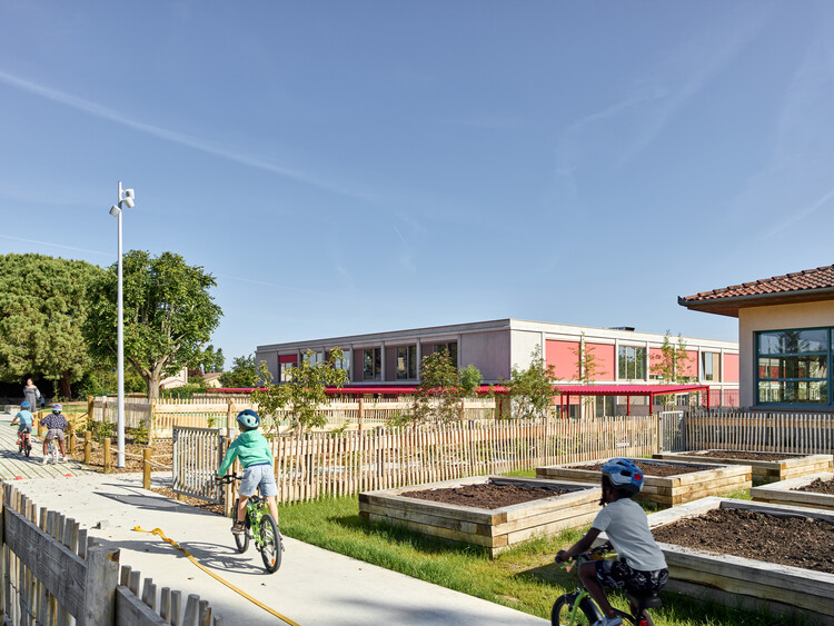 School Complex of the Olive Tree / GGR architectes - Exterior Photography