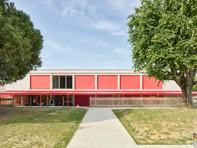 School Complex of the Olive Tree / GGR architectes - Schools 