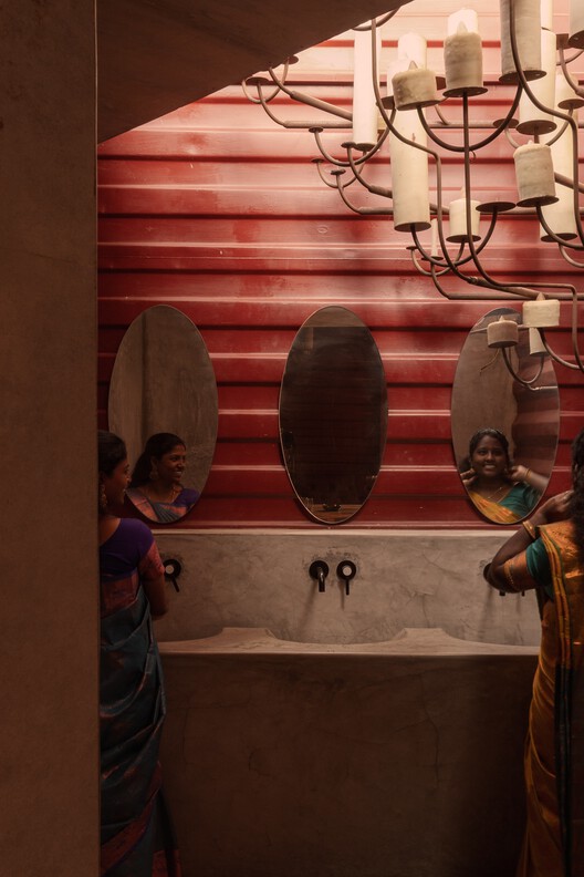 Petti Restaurant / Wallmakers - Interior Photography, Bathroom, Lighting