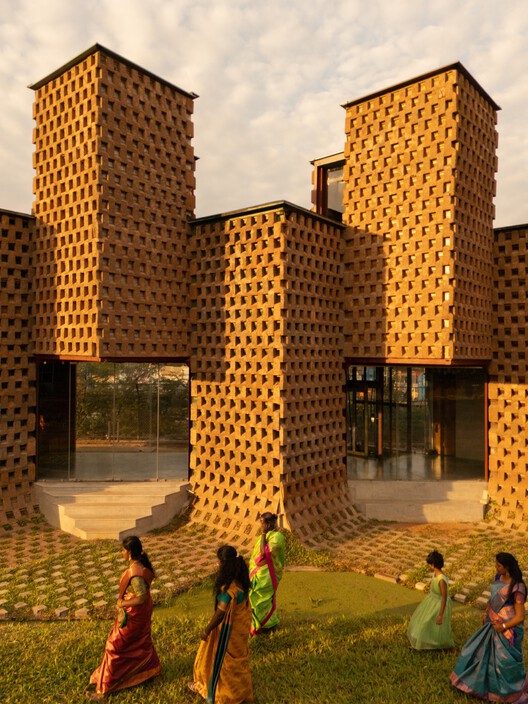 Petti Restaurant / Wallmakers - Exterior Photography