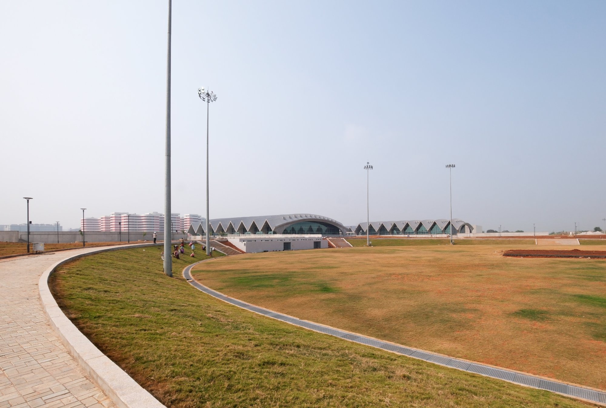 Galeria de Complexo Esportivo e Cultural do IIT Hyderabad / IITH Campus ...