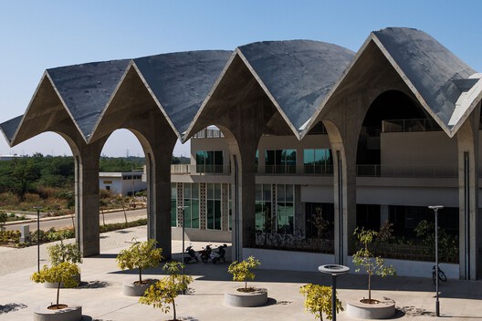 Sports and Cultural Complex IIT Hyderabad / IITH Campus Design Team of the University of Tokyo + NIHON SEKKEI + APL design workshop - Exterior Photography, Concrete, Column, Arcade