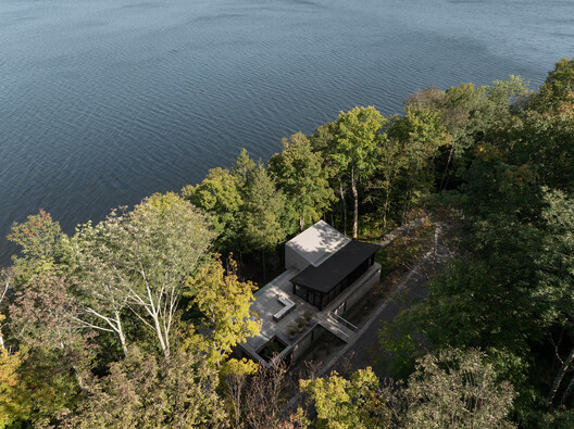 Counter-Slope House / YH2 Architecture Counter-Slope House / YH2 Architecture - Image 6 of 25