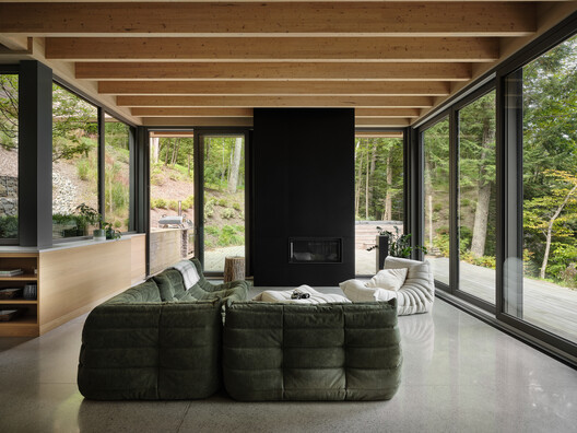 Counter-Slope House / YH2 Architecture Counter-Slope House / YH2 Architecture - Image 4 of 25