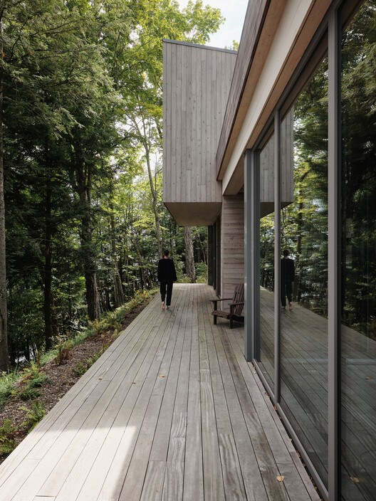 Counter-Slope House / YH2 Architecture Counter-Slope House / YH2 Architecture - Image 17 of 25