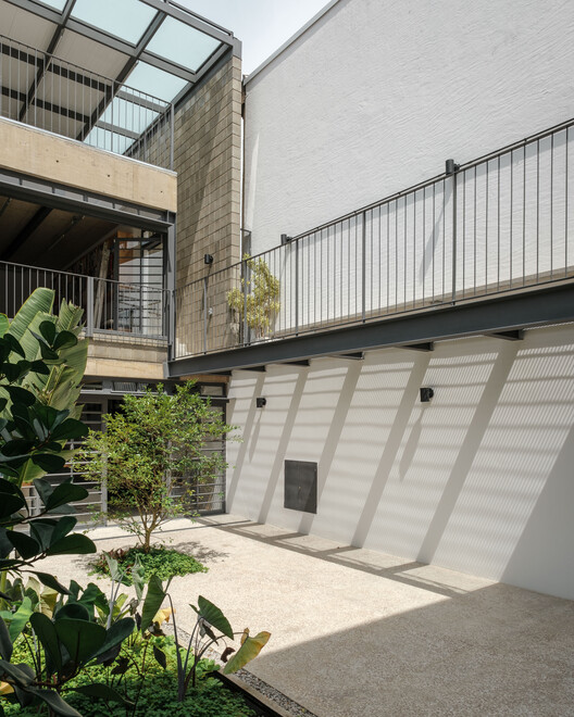 ASA Sandra and Albano Studio / 23 SUL - Exterior Photography, Balcony, Handrail, Courtyard