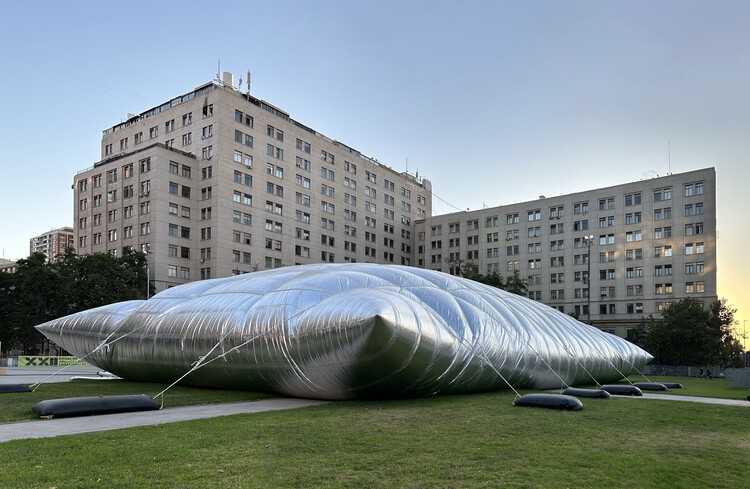 ¿Quién es Smiljan Radić Clarke? 10 cosas que debes saber sobre el laureado del Premio Pritzker de Arquitectura 2026 - Imagen Principal