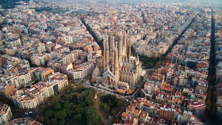 Guía de arquitectura de Barcelona: 23 obras para visitar en la ciudad de Antoni Gaudí - Imagen 2 de 34