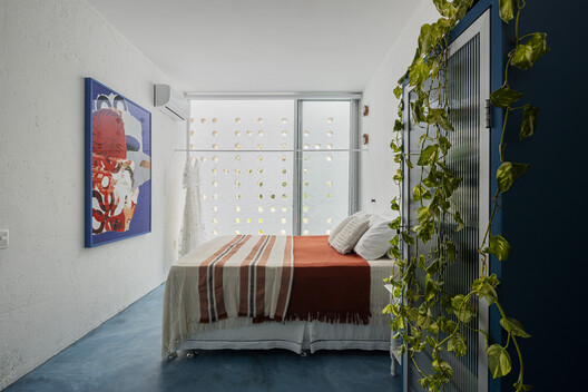 Casa Branca / NEBR arquitetura - Interior Photography, Bedroom, Lighting, Bed
