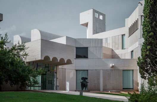 Barcelona Architecture City Guide: 30 Buildings and Places from Gaudí to Today - Image 33 of 34