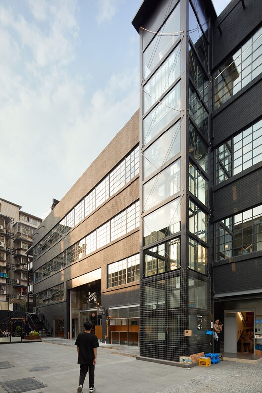 Spring Patio / amass - Exterior Photography, Concrete