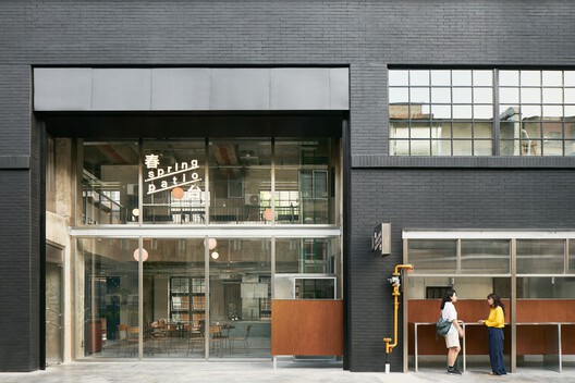 Spring Patio / amass - Interior Photography, Kitchen, Shelving