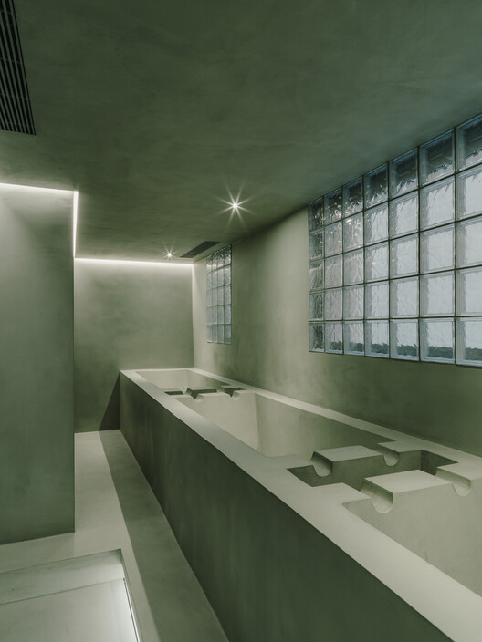 Repeat Wellness Club / MEAN* (Middle East Architecture Network) - Interior Photography, Bathroom, Concrete