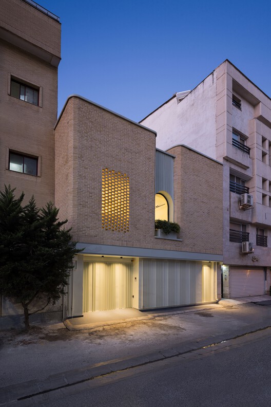 Nafas-e-No (New Breath) Clinic / Event office Nafas-e-No (New Breath) Clinic / Event office - Image 17 of 19