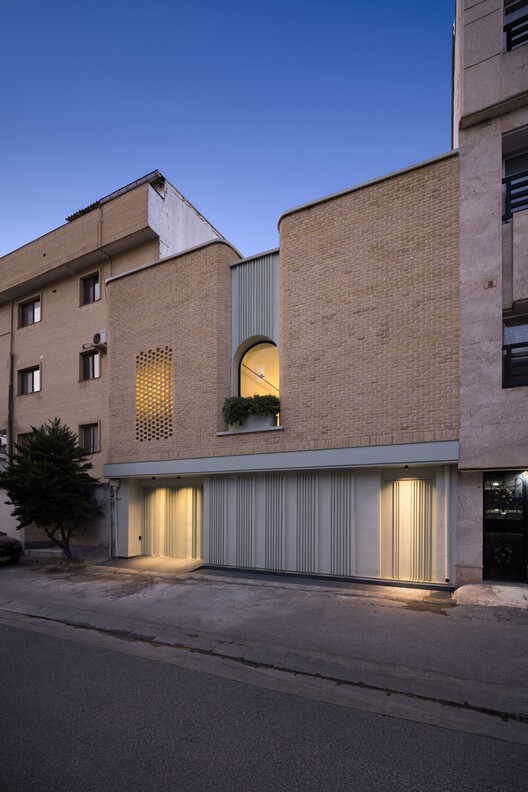 Nafas-e-No (New Breath) Clinic / Event office Nafas-e-No (New Breath) Clinic / Event office - Image 18 of 19