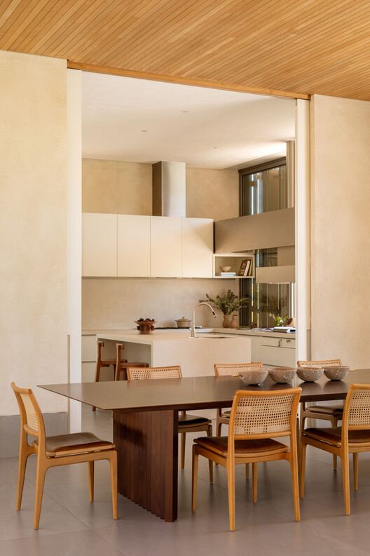 JL Residence / Kiko Castello Branco Arquitetura + Lucas Cunha - Interior Photography, Wood, Table, Chair, Lighting
