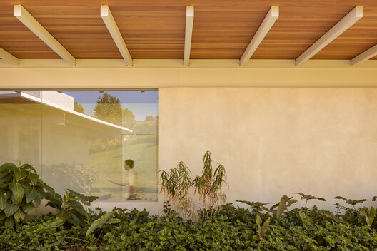JL Residence / Kiko Castello Branco Arquitetura + Lucas Cunha - Image 11 of 31
