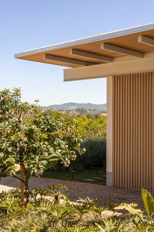 JL Residence / Kiko Castello Branco Arquitetura + Lucas Cunha - Image 13 of 31