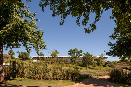 JL Residence / Kiko Castello Branco Arquitetura + Lucas Cunha - Image 6 of 31