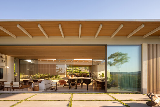 JL Residence / Kiko Castello Branco Arquitetura + Lucas Cunha - Image 1 of 31