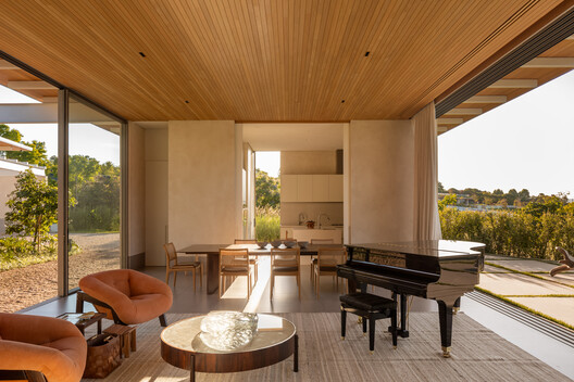 JL Residence / Kiko Castello Branco Arquitetura + Lucas Cunha - Interior Photography, Dining room, Chair