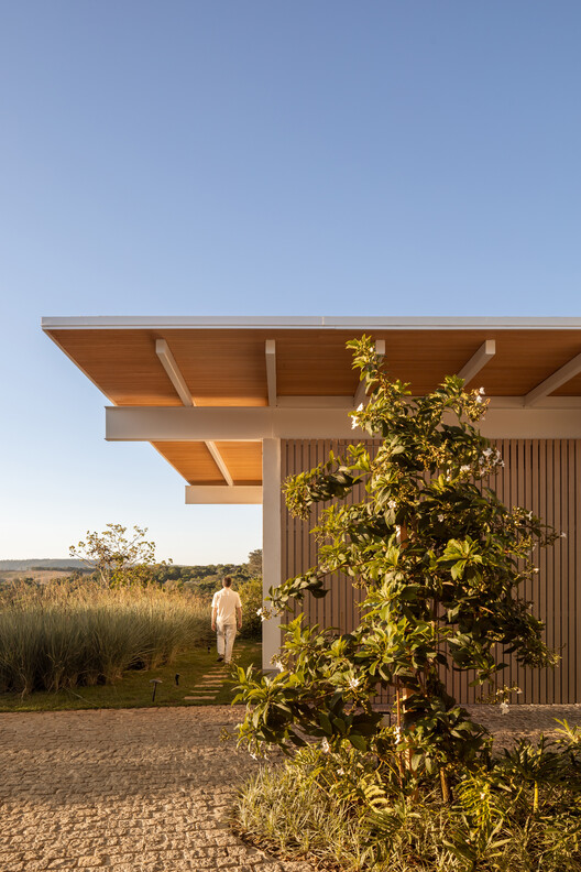 JL Residence / Kiko Castello Branco Arquitetura + Lucas Cunha - Exterior Photography