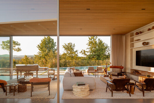 JL Residence / Kiko Castello Branco Arquitetura + Lucas Cunha - Interior Photography, Living Room, Wood, Sofa, Chair, Table