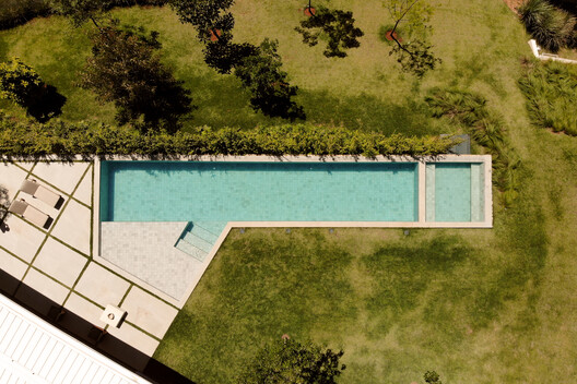 JL Residence / Kiko Castello Branco Arquitetura + Lucas Cunha - Image 28 of 31
