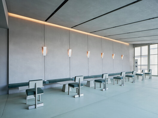  Reach Hospital Lounge / Sherpa - Image 1 of 10