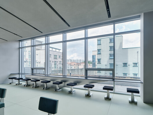  Reach Hospital Lounge / Sherpa - Image 5 of 10