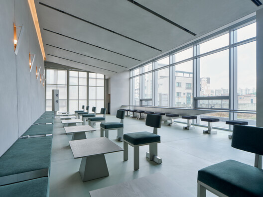  Reach Hospital Lounge / Sherpa - Image 7 of 10