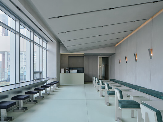  Reach Hospital Lounge / Sherpa - Image 8 of 10
