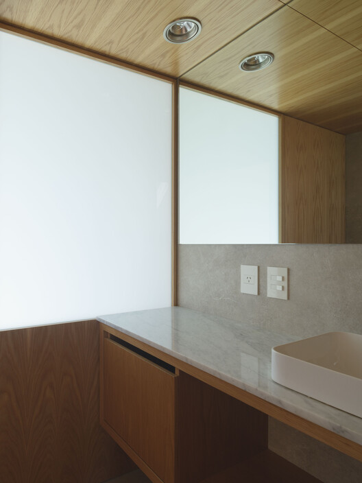 Eucalyptus House / Julia Yako + Laura Marino - Interior Photography, Bathroom, Wood, Lighting, Glass, Countertop