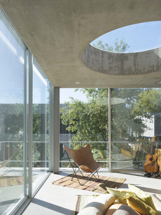 Eucalyptus House / Julia Yako + Laura Marino - Exterior Photography, Glass, Balcony