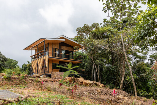 Adaptive Cabins in Costa Rica: Designing for Humidity and Ventilation in the Jungle - Image 4 of 7