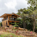 Adaptive Cabins in Costa Rica: Designing for Humidity and Ventilation in the Jungle - Image 3 of 4