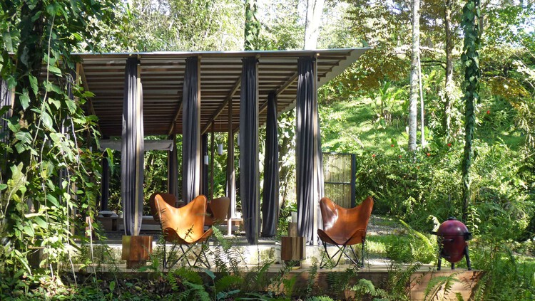 Adaptive Cabins in Costa Rica: Designing for Humidity and Ventilation in the Jungle - Featured Image