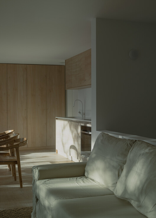 La Florida II House / Lezaeta Lavanchy - Interior Photography, Wood, Lighting