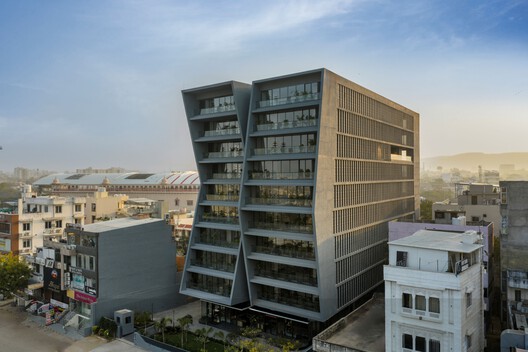 Magnus Office / Sanjay Puri Architects