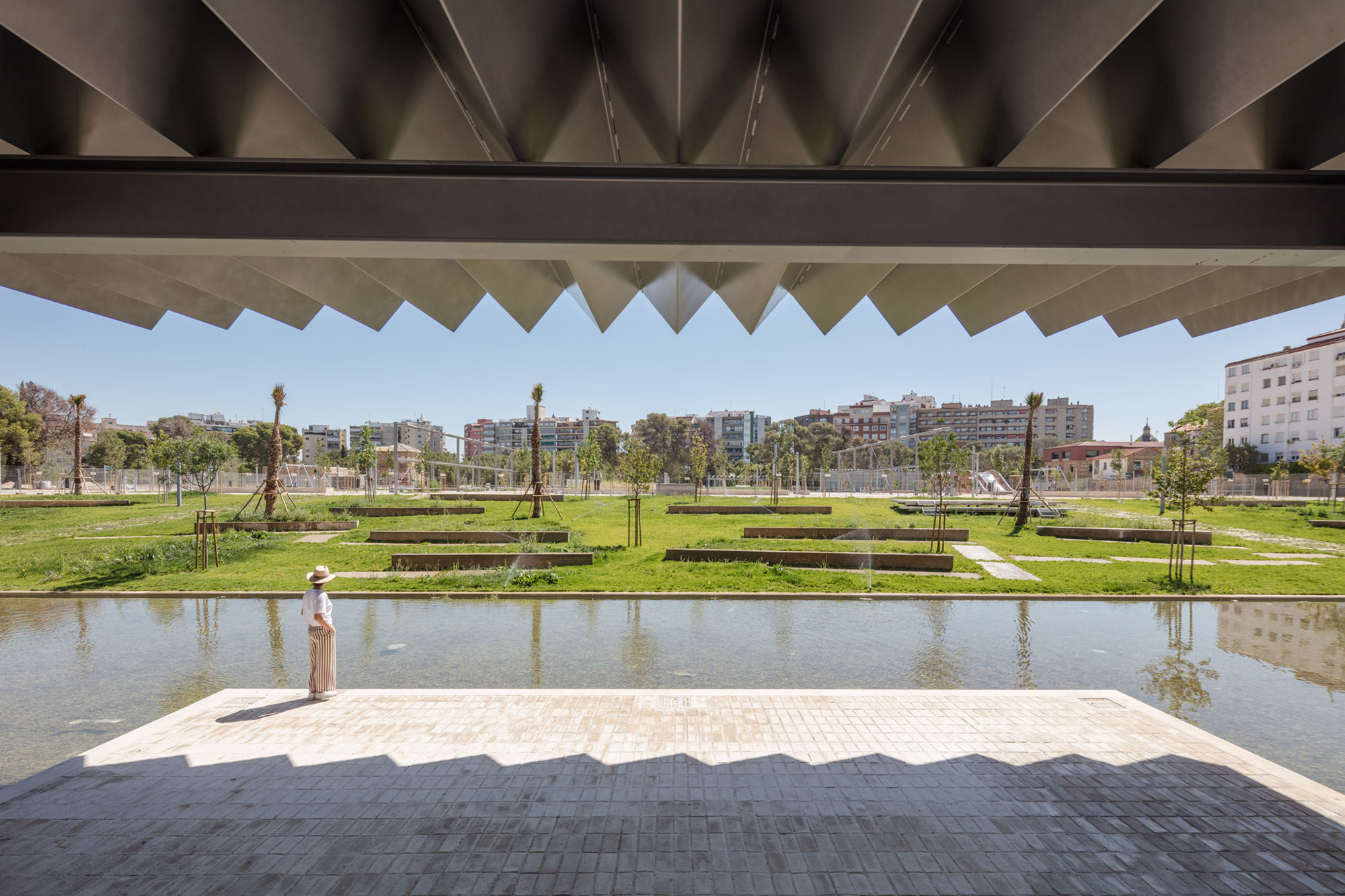 Pignatelli Reservoirs: From Water Infrastructure to Urban Park / Hector Fernandez Elorza