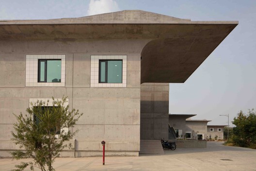 Convention Center IIT Hyderabad / IITH Campus Design Team of the University of Tokyo + NIHON SEKKEI + APL design workshop - Exterior Photography, Concrete