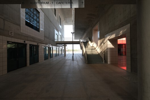 Convention Center IIT Hyderabad / IITH Campus Design Team of the University of Tokyo + NIHON SEKKEI + APL design workshop - Interior Photography, Concrete