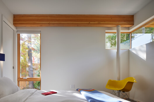 Liten Hytte House / Bohlin Cywinski Jackson - Interior Photography, Bedroom, Wood, Lighting, Glass