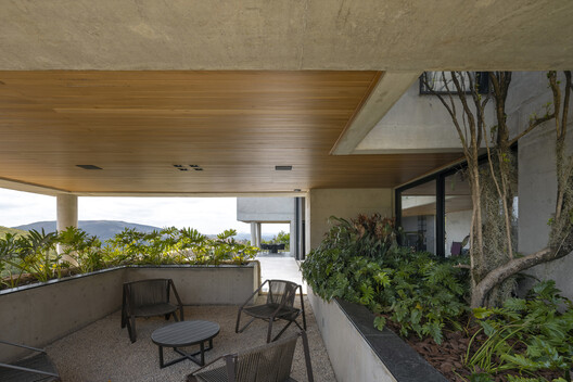 GM House / Frederico Bicalho Arquitetura - Interior Photography, Dining room, Balcony, Concrete