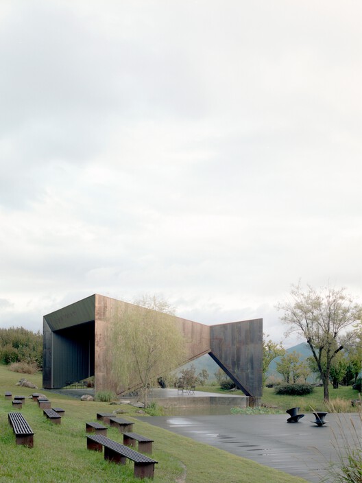  Sayuwon Park Performance Pavilion / liveraniandrea - Image 6 of 19